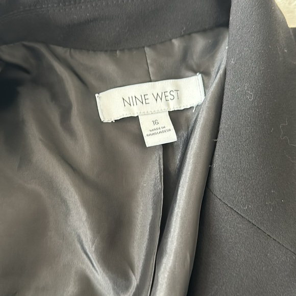 NINE WEST BLACK FITTED BLAZER DOUBLE LAYERED WITH BUTTONS AND POCKETS. SZ 16 - Picture 3 of 3